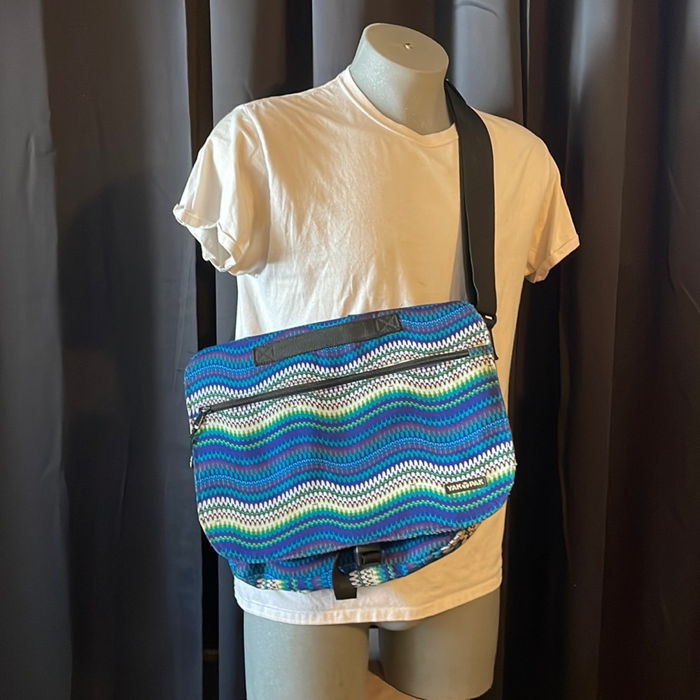 Yak Pak Men’s or women’s messenger bag